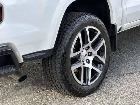 Certified 2023 Chevrolet Colorado Z71 w/ Z71 Convenience Package 2 image 32