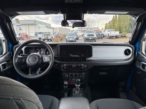 Used 2024 Jeep Wrangler Unlimited image 20