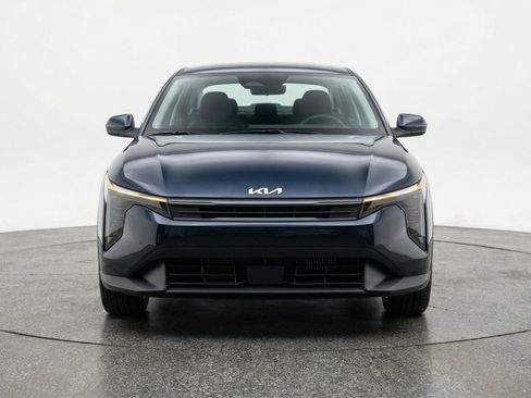 Used 2025 Kia K4 FWD image 2