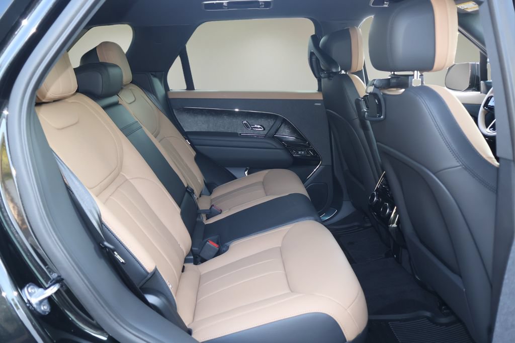 New 2026 Land Rover Range Rover Sport Dynamic SE AWD/4WD image 16