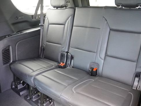 Used 2025 GMC Yukon XL Denali AWD/4WD image 19