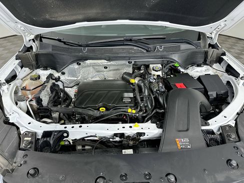 Used 2025 Chevrolet Trax LT FWD image 28