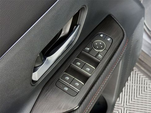 Used 2025 Nissan Kicks SR AWD/4WD image 22