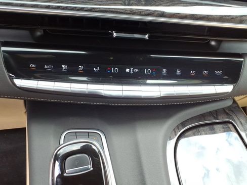 Used 2021 Cadillac Escalade ESV Premium Luxury w/ Performance Package AWD/4WD image 32
