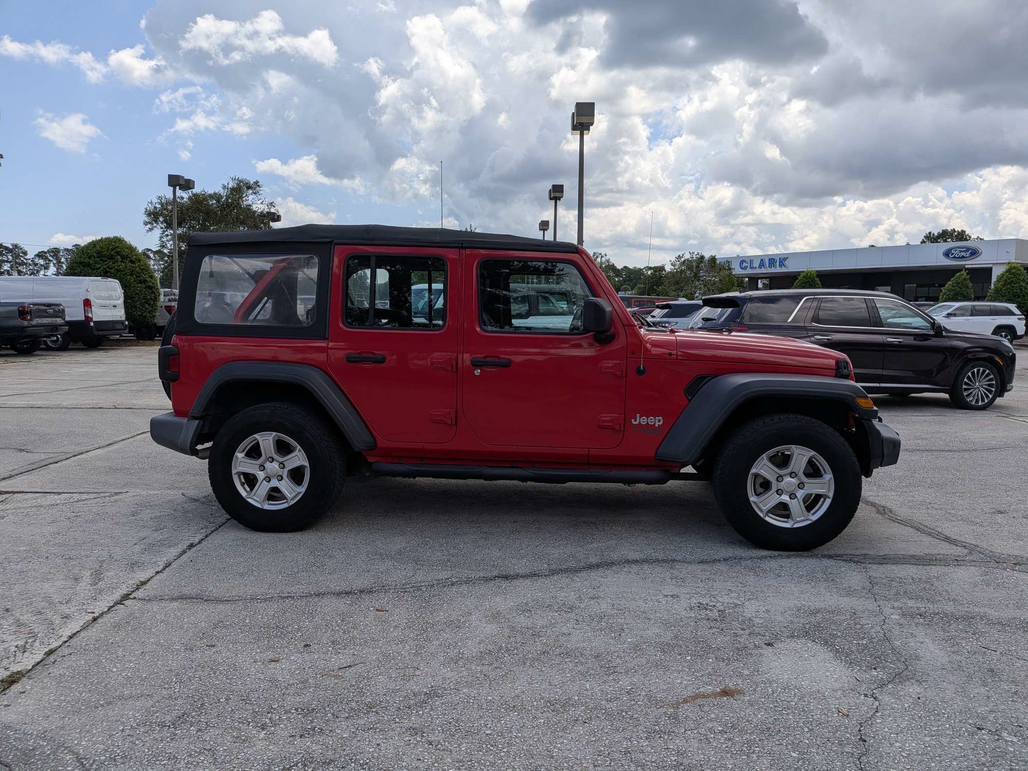 Used 2018 Jeep Wrangler Unlimited Sport AWD/4WD image 3