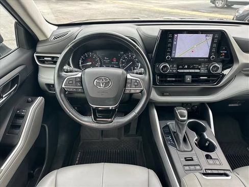 Used 2020 Toyota Highlander XLE AWD/4WD image 14