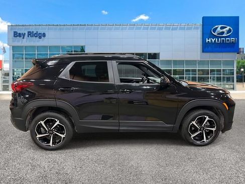 Used 2023 Chevrolet TrailBlazer RS w/ Convenience Package AWD/4WD image 2