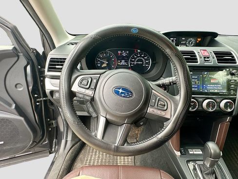 Used 2017 Subaru Forester 2.5i Touring AWD/4WD image 11