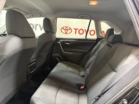Used 2021 Toyota RAV4 XLE AWD/4WD image 18