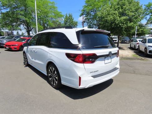 Used 2025 Honda Odyssey Elite image 4