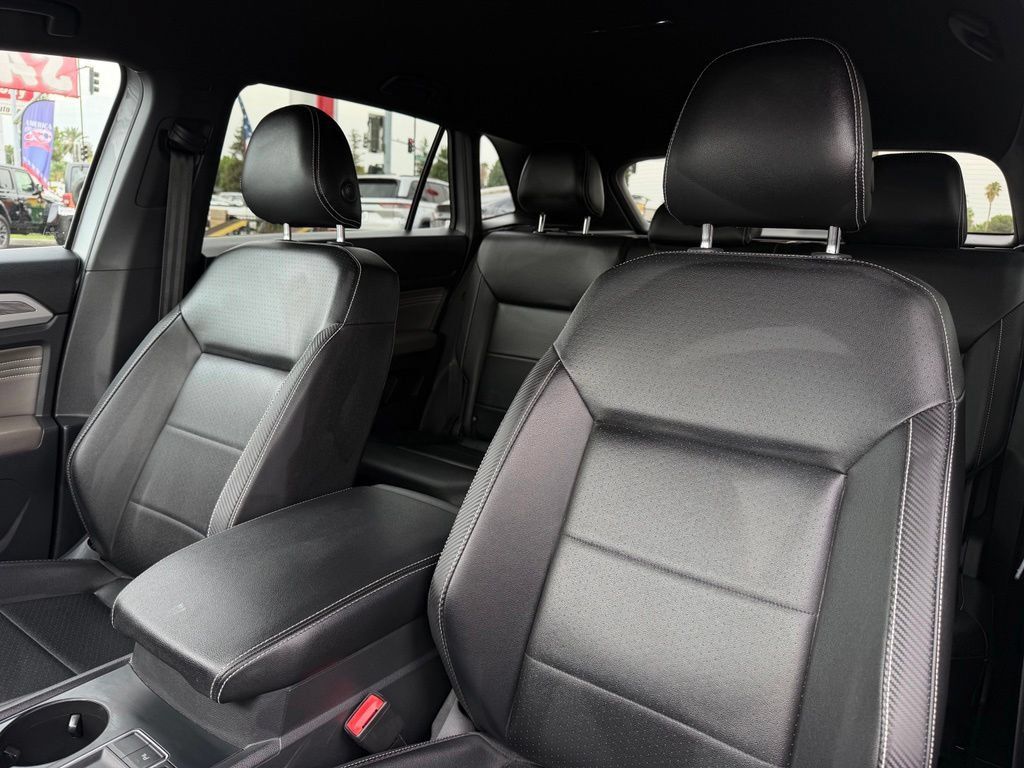 Used 2021 Volkswagen Atlas Cross Sport SE FWD image 16