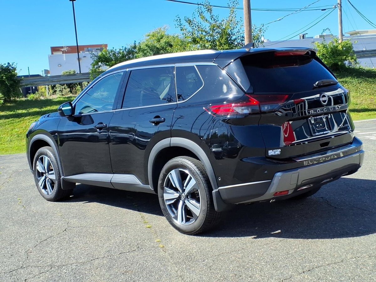 Used 2024 Nissan Rogue SL AWD/4WD image 7