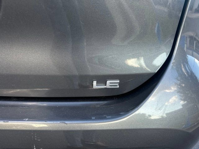 Used 2025 Toyota Highlander LE FWD image 4