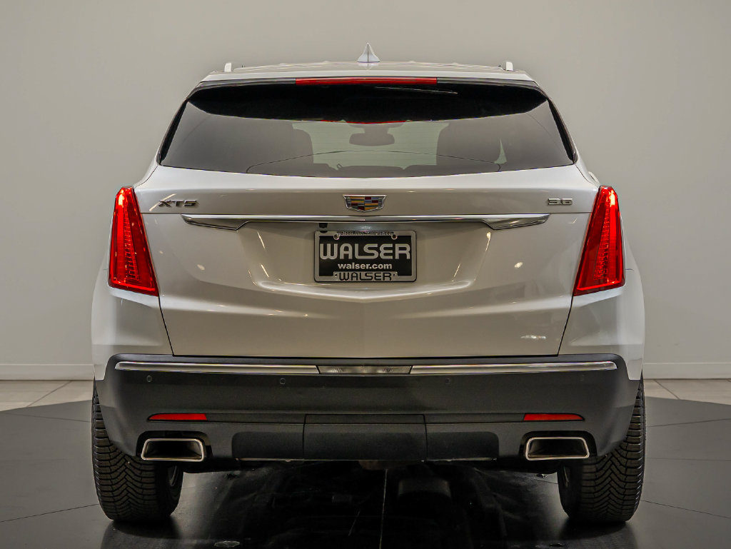 Used 2017 Cadillac XT5 Luxury w/ Driver Awareness Package FWD image 7