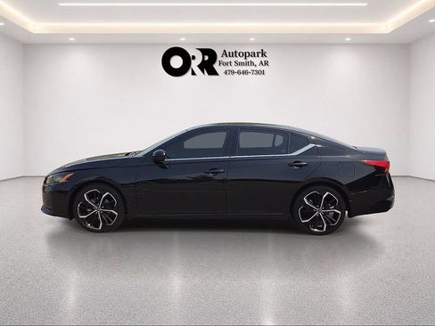 Used 2024 Nissan Altima 2.5 SR FWD image 3