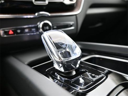 Used 2023 Volvo XC60 B5 Ultimate w/ Climate Package image 12