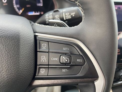 Used 2023 Jeep Grand Cherokee Limited w/ Luxury Tech Group II image 21