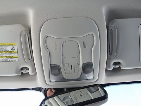 Used 2019 Jeep Renegade Latitude w/ Cold Weather Group image 26