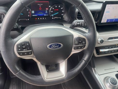 Used 2023 Ford Explorer XLT w/ Equipment Group 202A AWD/4WD image 18
