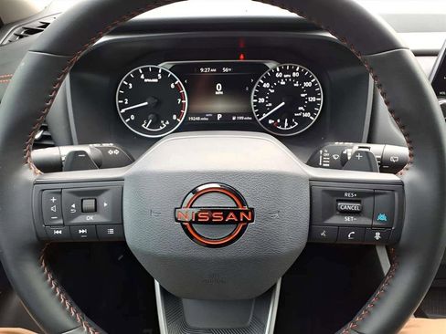 Used 2025 Nissan Rogue SV image 14