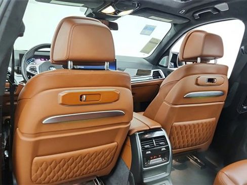 Used 2025 BMW X7 M60i image 58