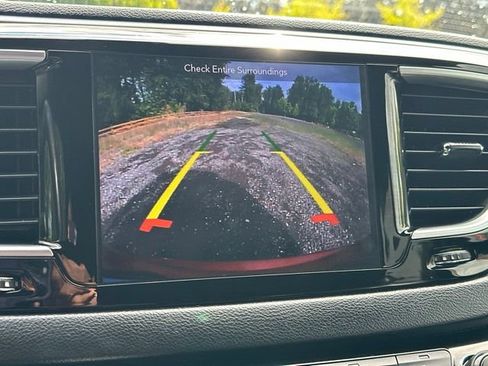 Used 2018 Chrysler Pacifica Touring-L w/ Premium Audio Group FWD image 38