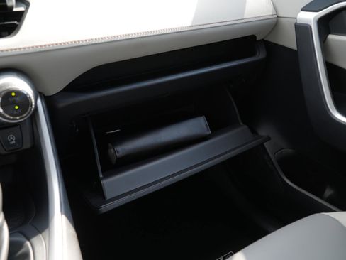 Used 2025 Toyota RAV4 XLE Premium image 28