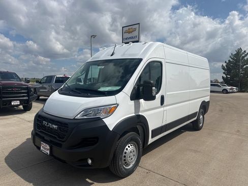 New 2025 RAM ProMaster 2500 w/ Convenience Group FWD image 1