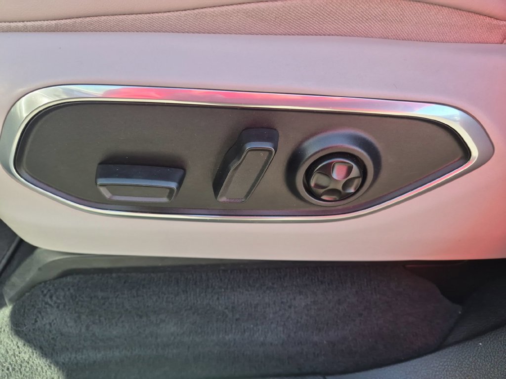 Used 2022 Jeep Wagoneer Series III w/ Premium Group I AWD/4WD image 18