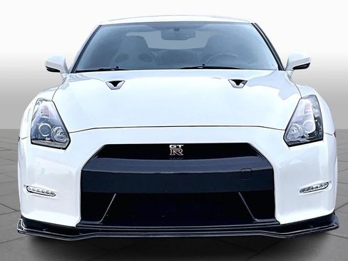 Used 2010 Nissan GT-R Premium AWD/4WD image 3