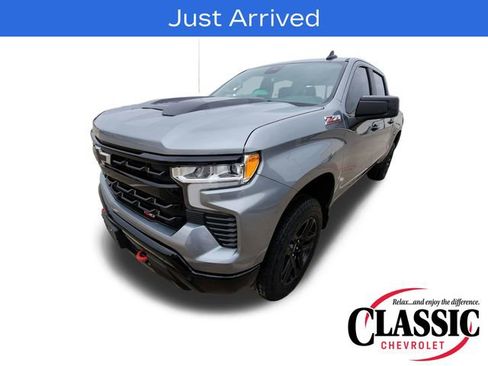 Used 2024 Chevrolet Silverado 1500 LT Trail Boss w/ Convenience Package II AWD/4WD image 4