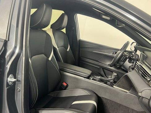 Used 2025 Toyota Camry SE image 31