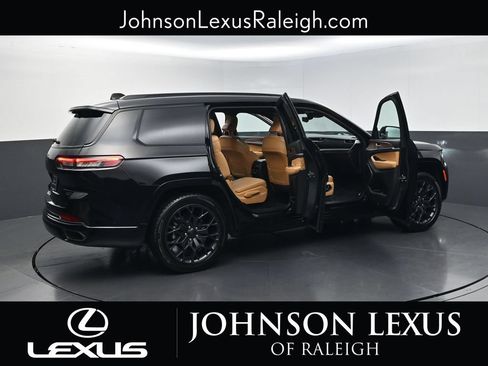 Used 2024 Jeep Grand Cherokee L Summit w/ Advanced Protech Group IV AWD/4WD image 30