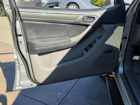 Used 2005 Toyota 4Runner Limited image 24