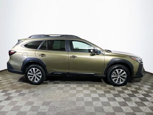 Used 2025 Subaru Outback Premium AWD/4WD image 8
