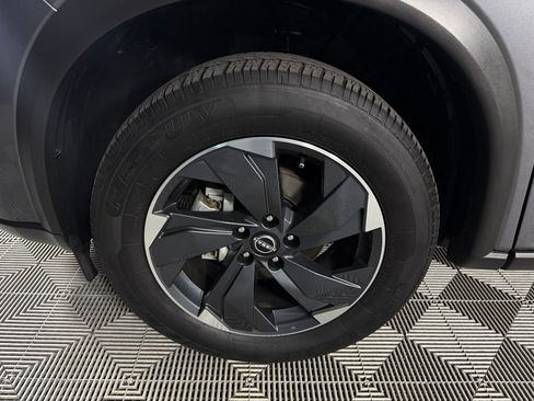 Used 2025 Nissan Rogue SV FWD image 12