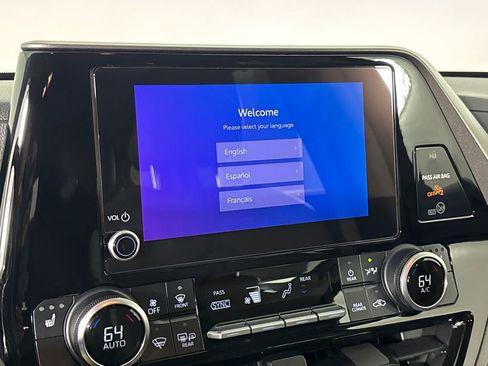 Used 2024 Toyota Highlander XLE image 19