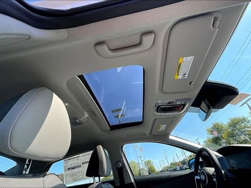 New 2025 Hyundai Elantra Limited image 28