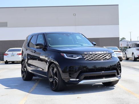 Used 2025 Land Rover Discovery Metropolitan Edition AWD/4WD image 3
