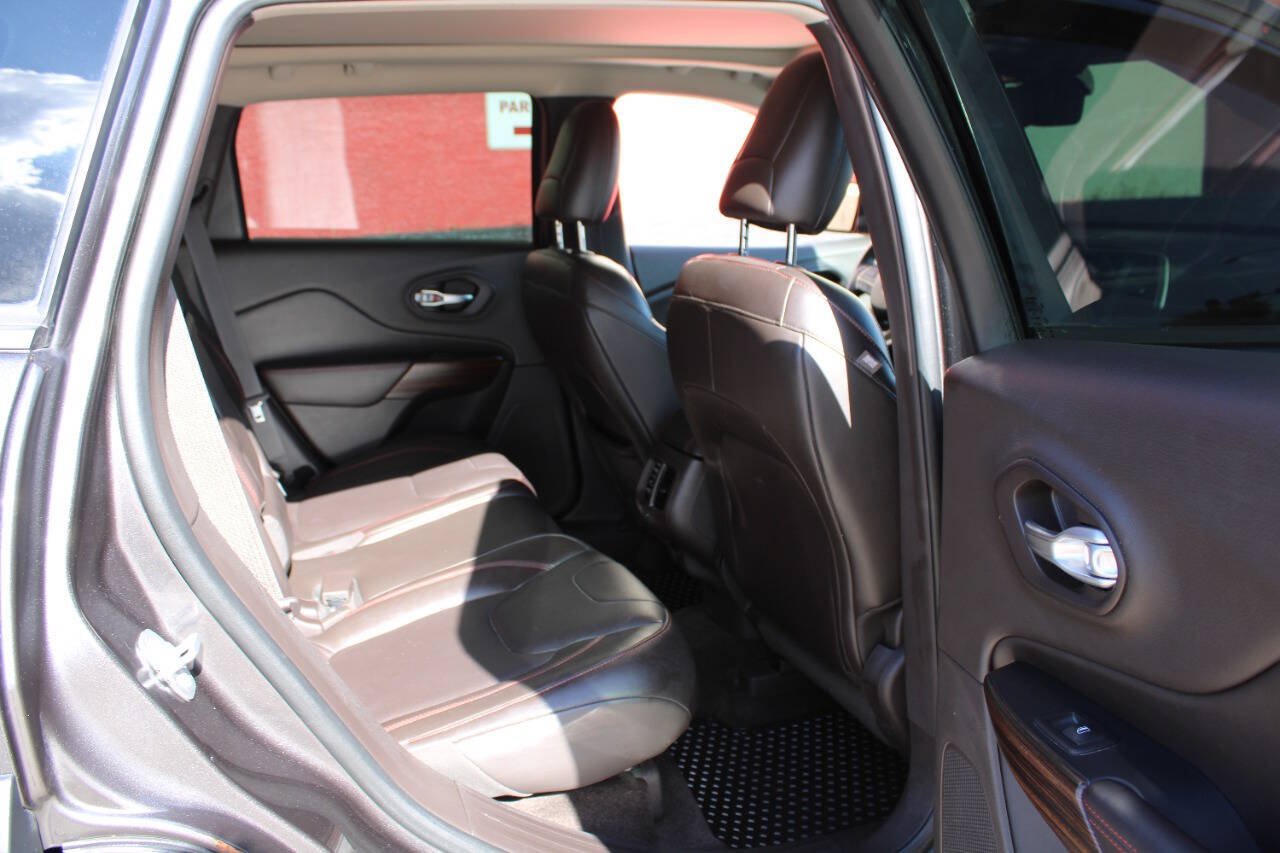 Used 2015 Jeep Cherokee Trailhawk w/ Comfort/Convenience Group AWD/4WD image 12