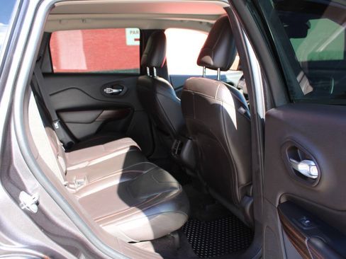 Used 2015 Jeep Cherokee Trailhawk w/ Comfort/Convenience Group AWD/4WD image 12