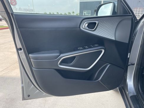 Used 2024 Kia Soul LX w/ Option Group 015 image 12