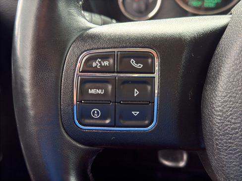 Used 2018 Jeep Wrangler Unlimited Sahara w/ Dual Top Group AWD/4WD image 13