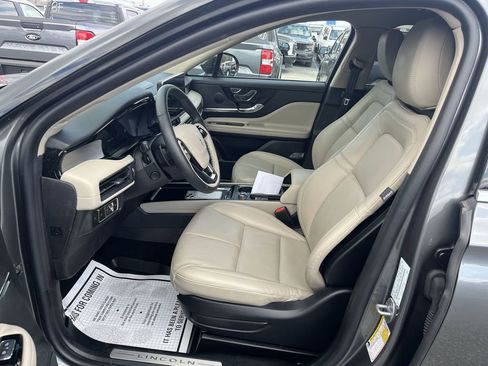Used 2025 Lincoln Corsair AWD w/ Equipment Group 101A image 6