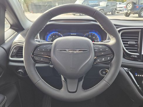 New 2026 Chrysler Pacifica Select image 13