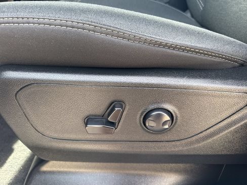Used 2025 RAM 1500 Big Horn AWD/4WD image 16
