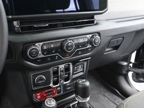 Used 2025 Jeep Wrangler Sport image 19