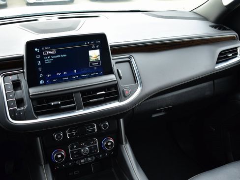 Used 2023 Chevrolet Suburban Premier image 33