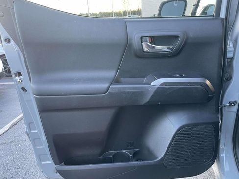 Used 2020 Toyota Tacoma TRD Sport image 21