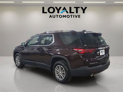 Used 2023 Chevrolet Traverse LT image 3